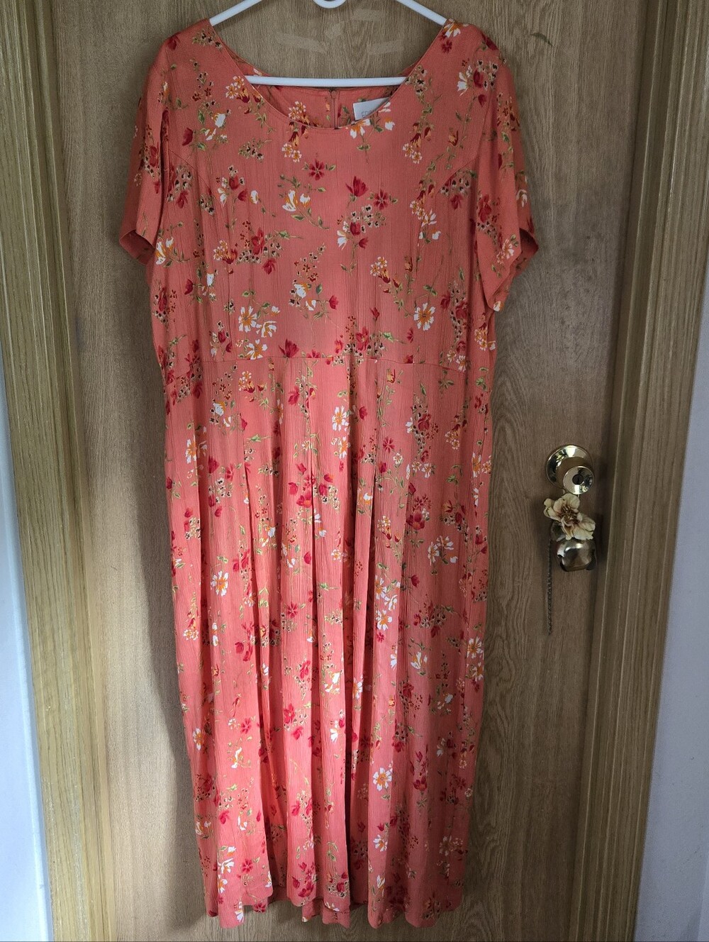 Women’s Coral Floral Spring Summer Casual Scoop-Neck Padded Shoulders Dress - Picture 3 of 8